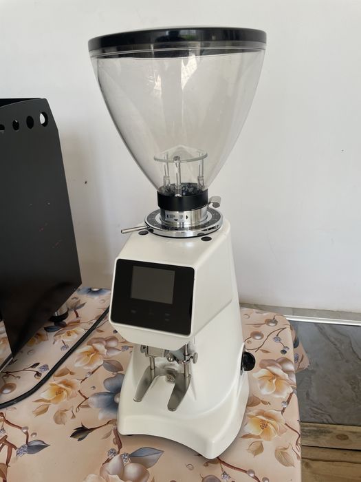 Продам Кофемашинку и кофемолку