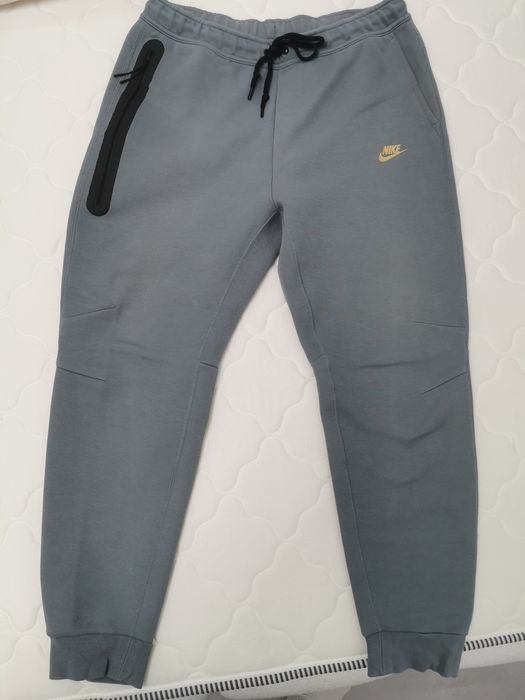 Nike tech fleece XL L