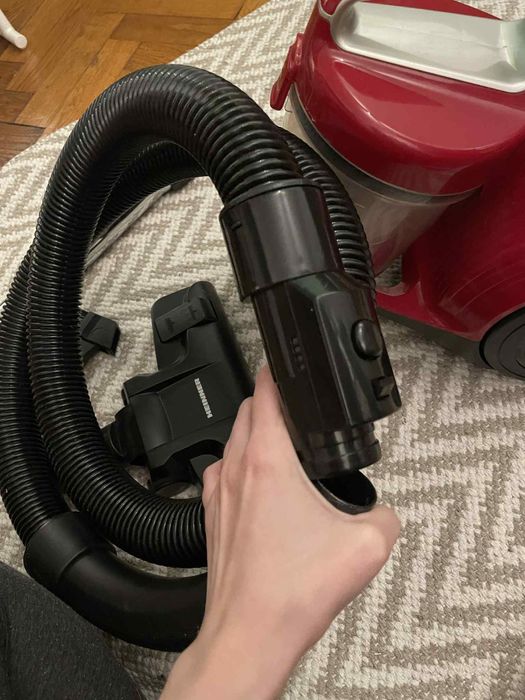 Aspirator fara sac Heinner HCV-MC700RD, 700 W, Hepa 12