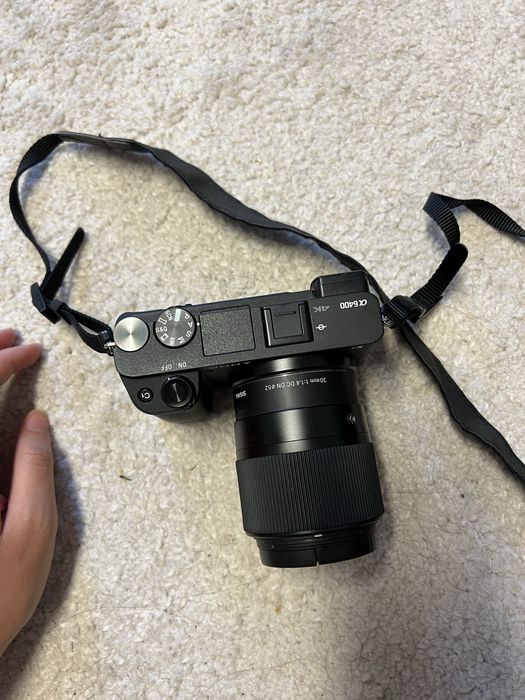Продам Sony A6400 + Sigma 30mm f/1.4