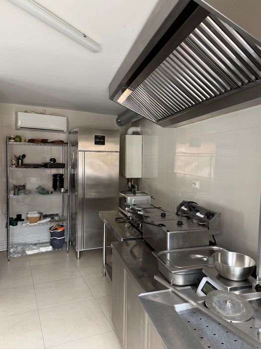 Spatiu comercial Horeca amenajat (Fast Food / Saormerie) – complet utilat