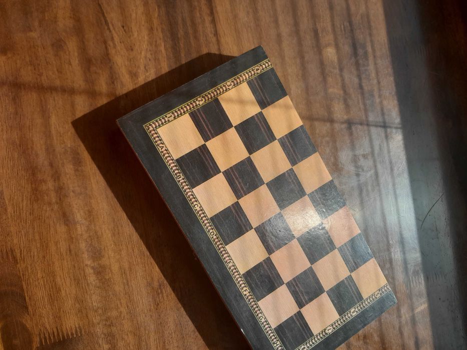 Чисто нова табла и шах + пулове за табла