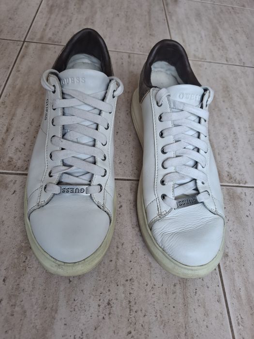 Оригинални кожени обувки Guess