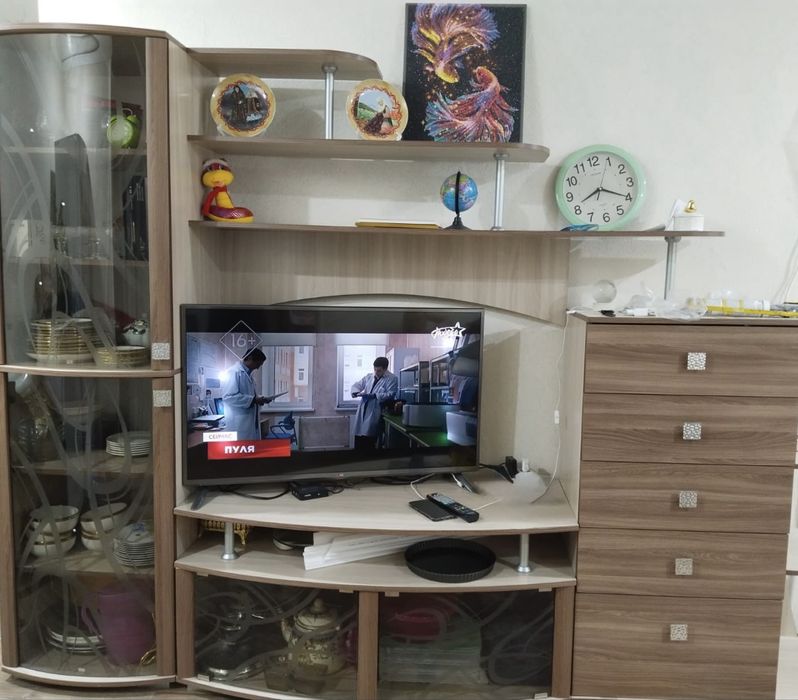 Продам горку в гостиную