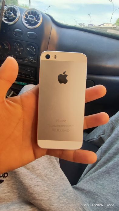Iphone 5s  
16 gb xotira 
Kameralar tiniq