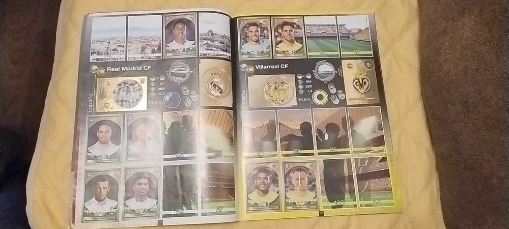 Album stickere Panini FIFA 365 2017 parțial completat (155 stickere)