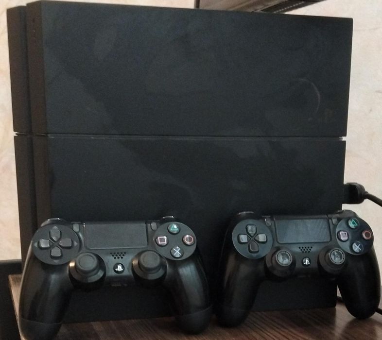Продаю PlayStation 4