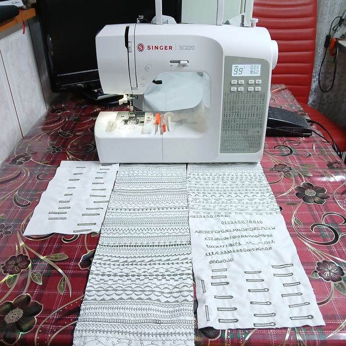 Masina de cusut SINGER SC220 cu butoniera automata dintr-un singur pas