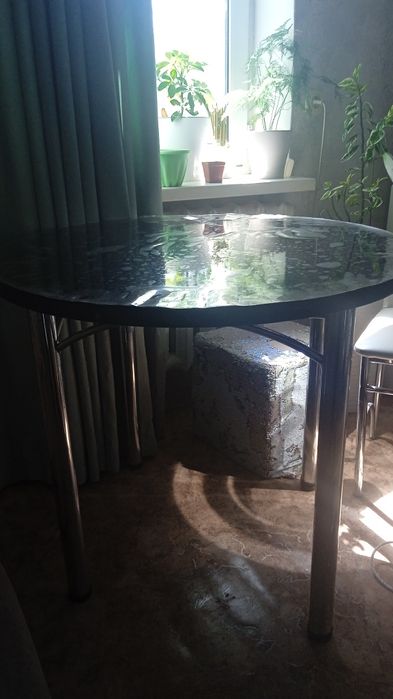 Продам кухонный стол круглый