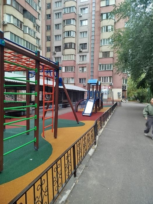 1-но комнатная 50 кв торг есть