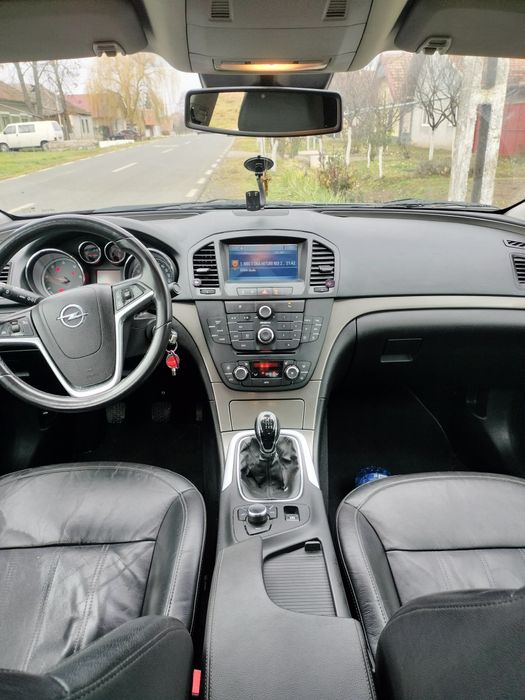 Vând sau schimb  Opel Insignia