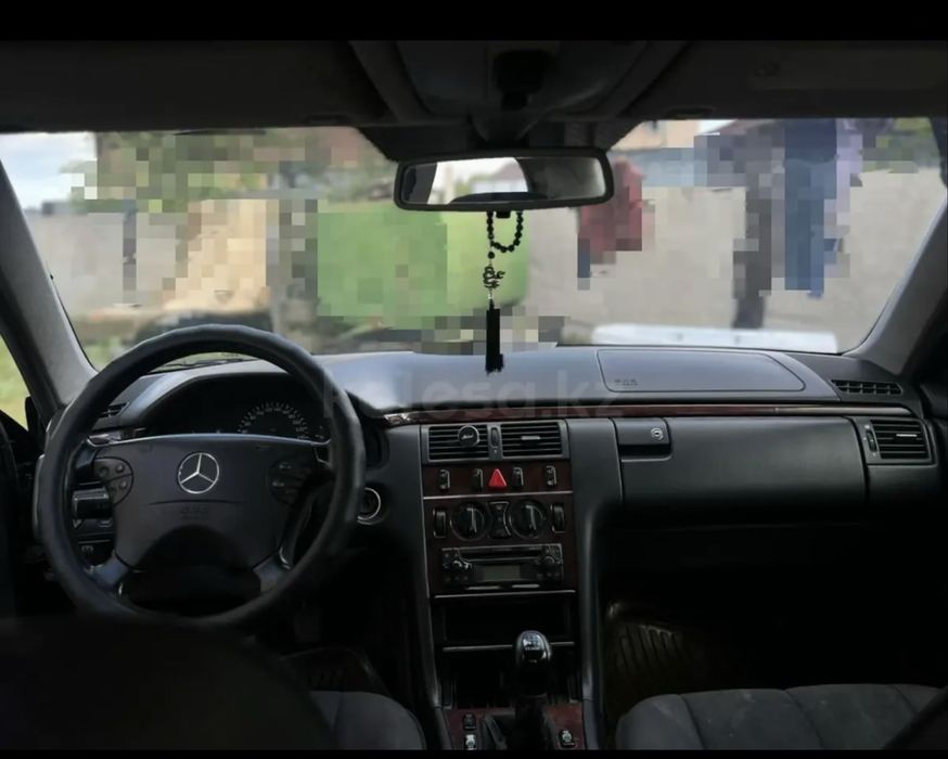 Продам mercedes E220