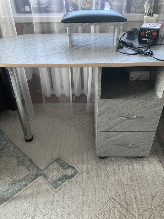 Продам стол для мастера маникюра