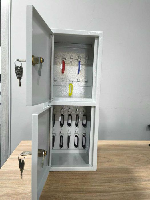 Ключница на 20 ключей с брелками