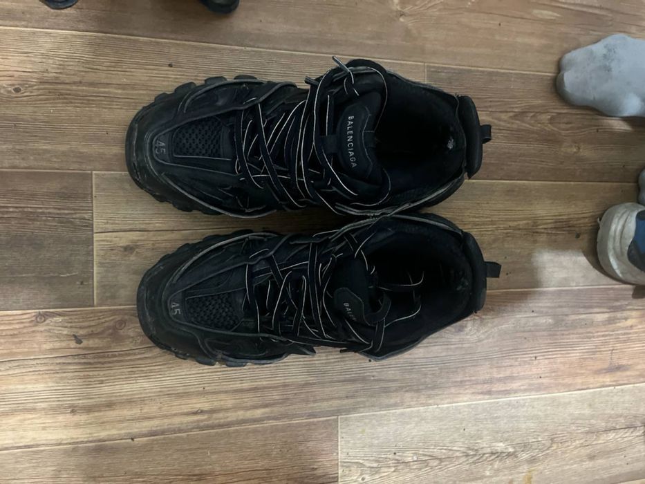 Balenciaga track 1