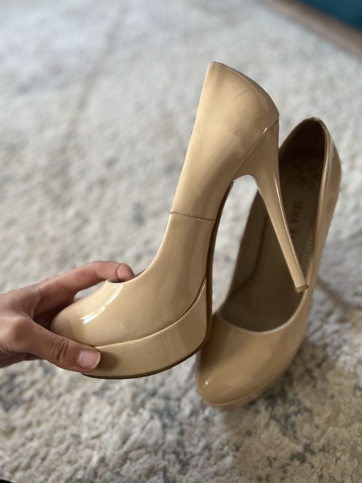 Лабутены лакированные