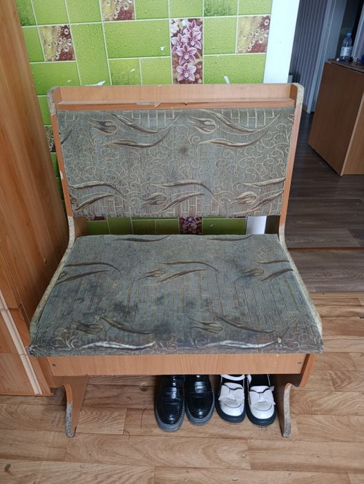 Стулья со шкафом