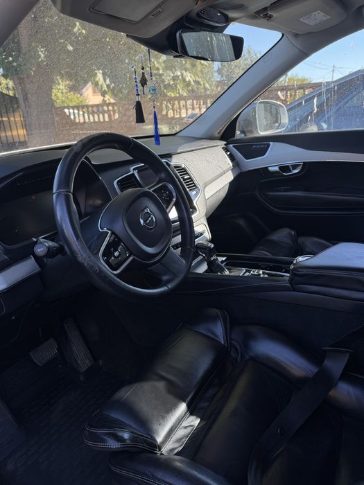 Volvo XC90 5D inscription