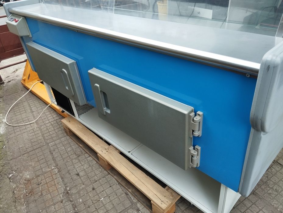 Хладилна витрина