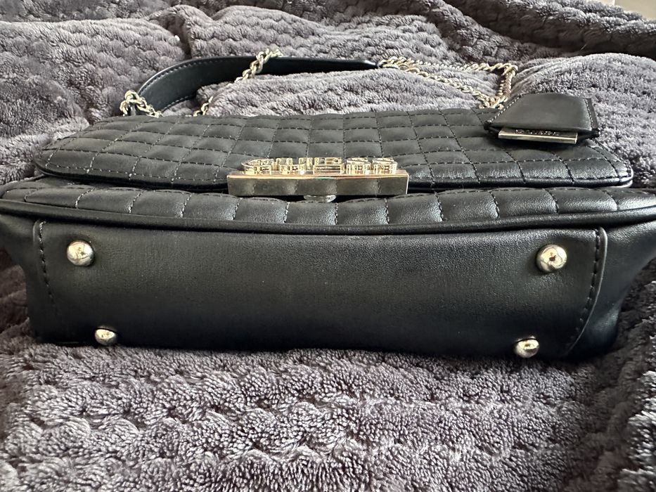 Оригинална чанта Guess