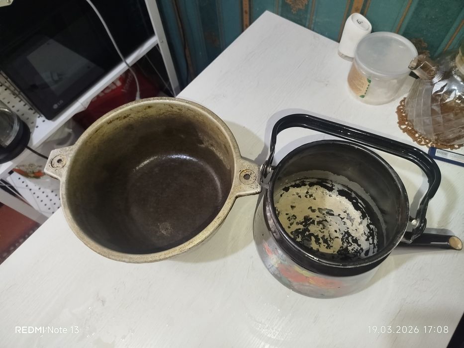 Продается чугунный казан и чайник эмалированный