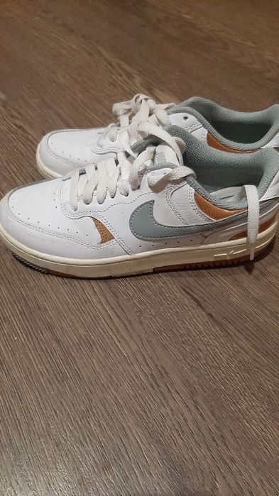 Дамски маратонки на Найк