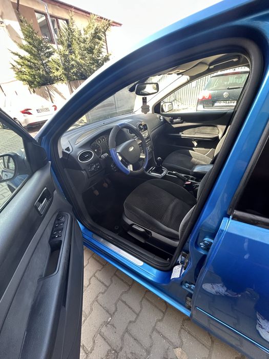 Ford Focus 2 Ghia hatchback 1.6 benzina TI-VCT 115 CP