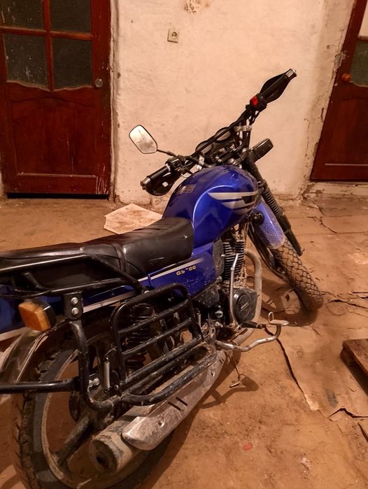 Мотоцикл сузуки GSX