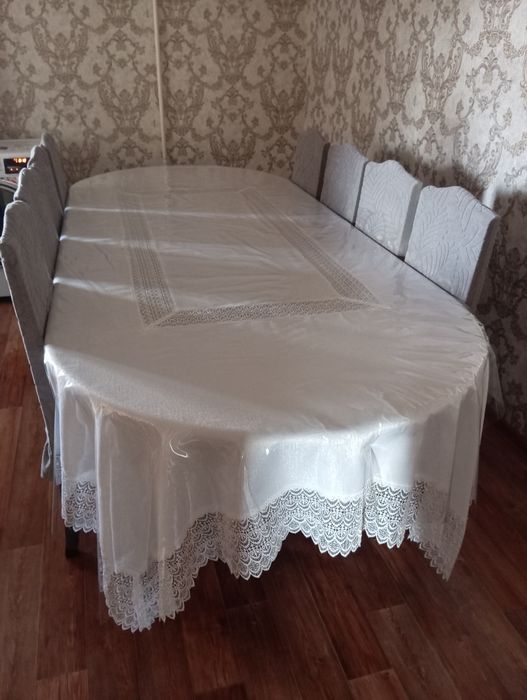 Продаётся стол со стульями.