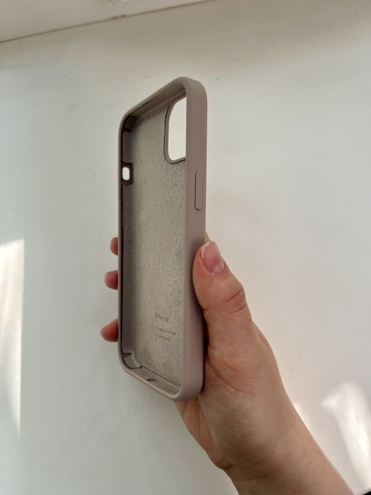 Чехлы на iPhone 13