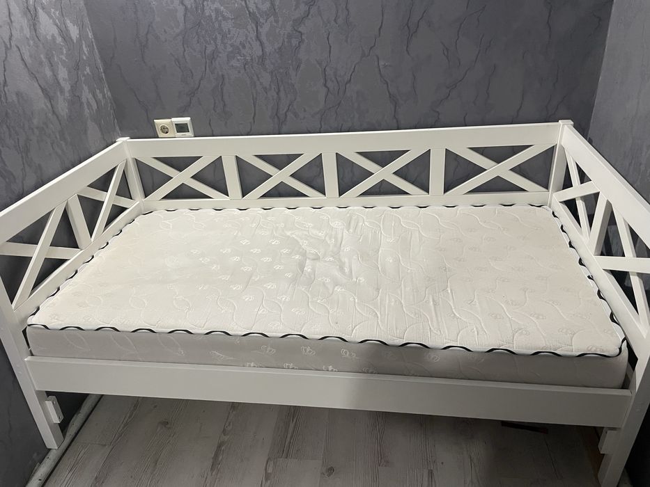 Кровать в спальню