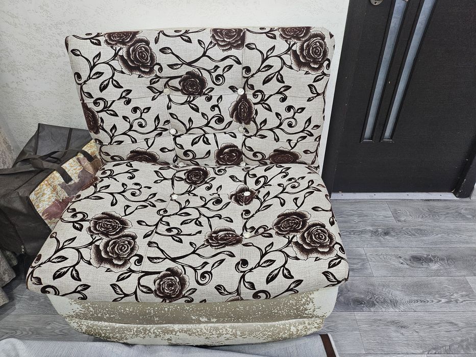 Продам диван с 2 креслами