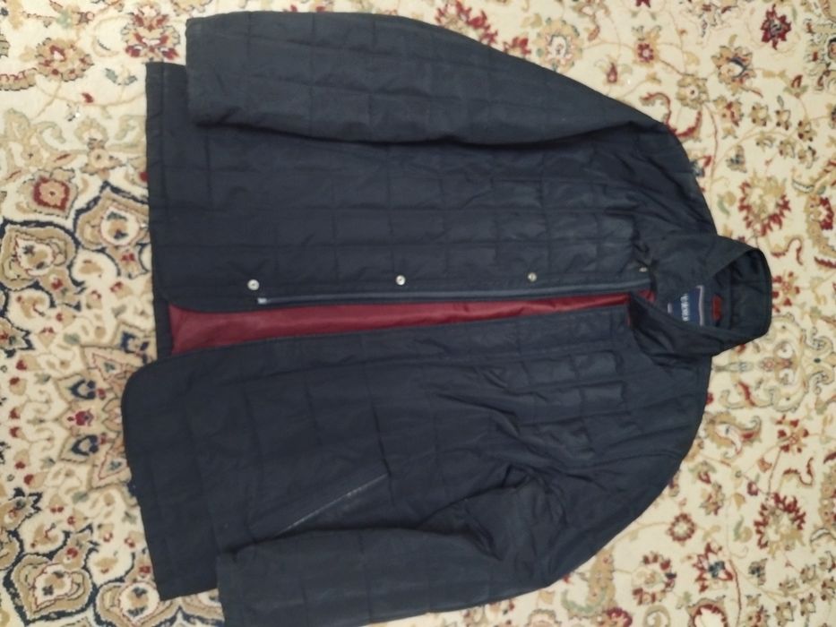 Продам весенюю стеганую куртку 52р
