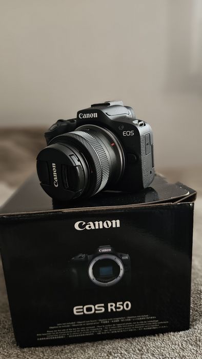 Aparat foto Canon EOS R50