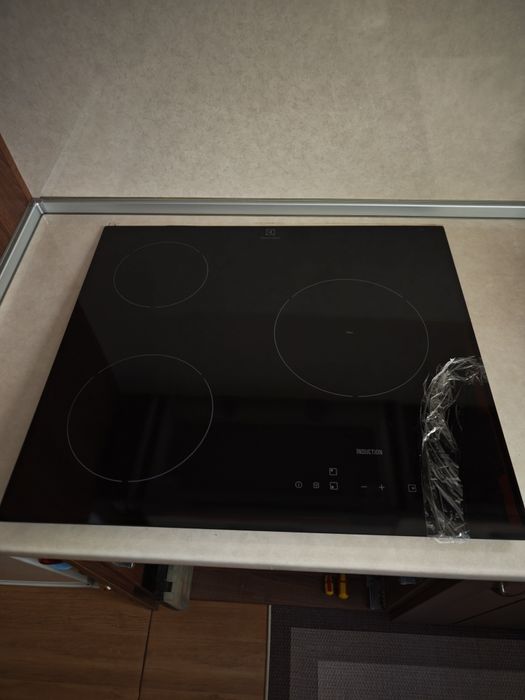 Индукционен плот  Electrolux