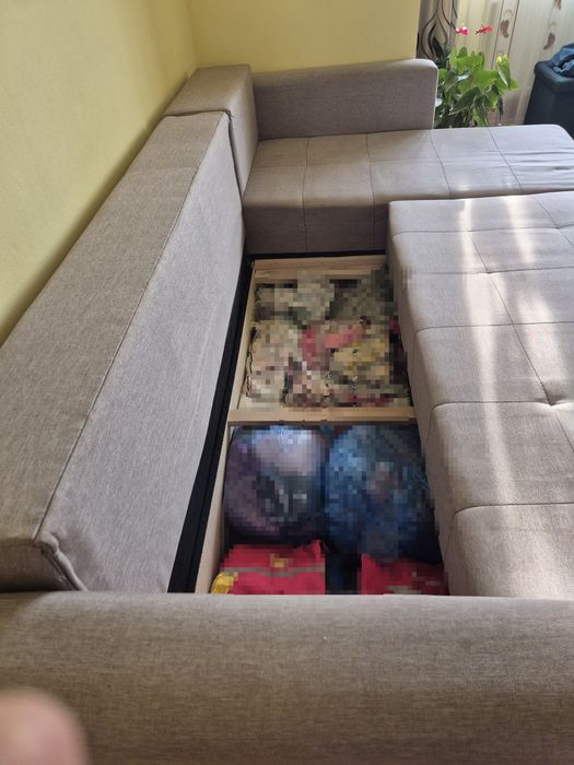 Coltar extensibil cu ladă pentru depozitare