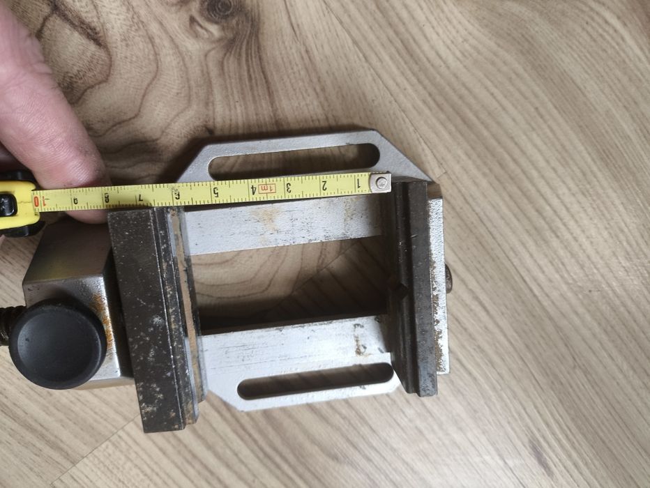 Стоманено менгема за настолна бормашина