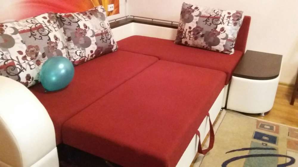 Продам угловой диван с креслом