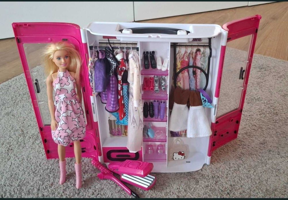 Гардеробът на Barbie и кукла