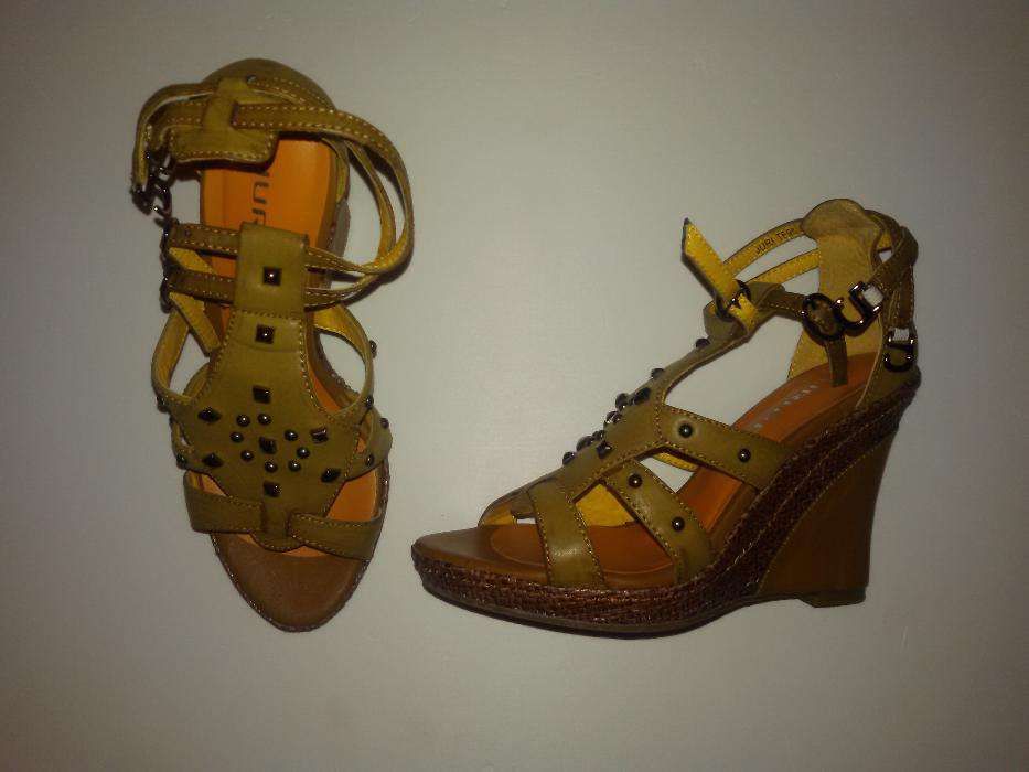 Босоножки кожаные