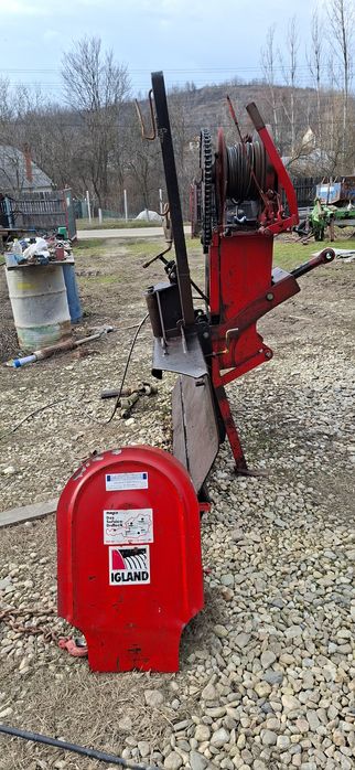 Troliu forestier in tiranti