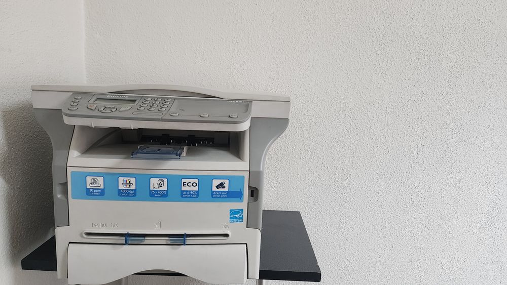 Vând imprimantă laser Philips MFD6920