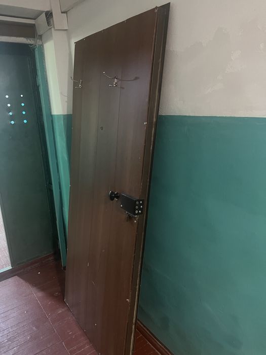 Продам входную дверь