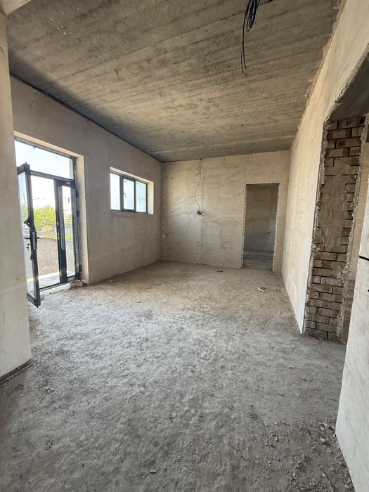 Юнусабад р-н,Бободехкон м-ля,Евро коробка 2.1 сотки ,6 комнат ,4 с/у