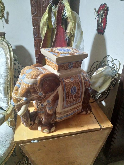 Elefant mare ceramica teracota .,/ suport de flori.