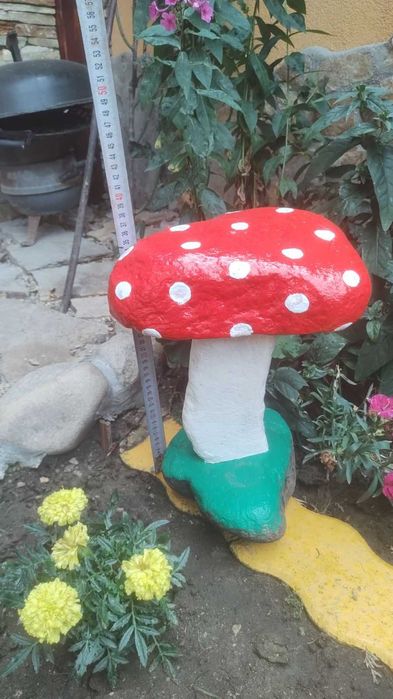 Градинска фигура от камък