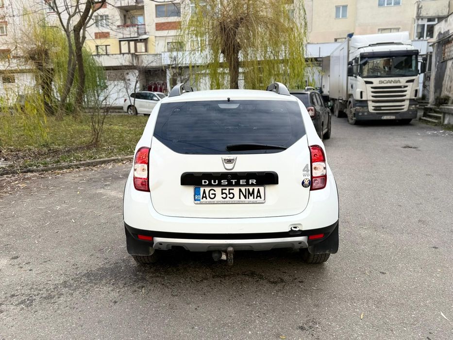 Vând Dacia Duster 4x4  2015 ,230 000 km.