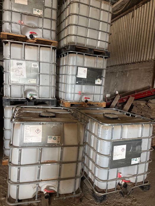 CUBURI IBC 1000 L (bazine plastic pe palet)