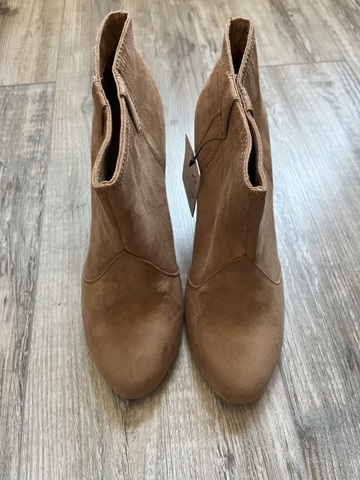 Дамски велурени боти