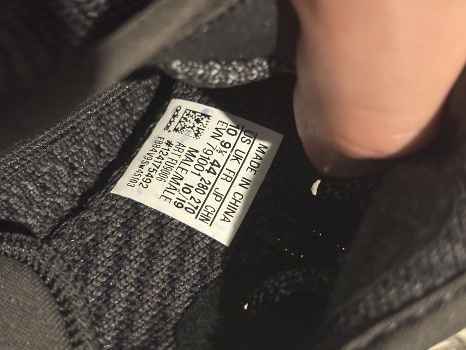 yeezy 350 v2 black reflective
